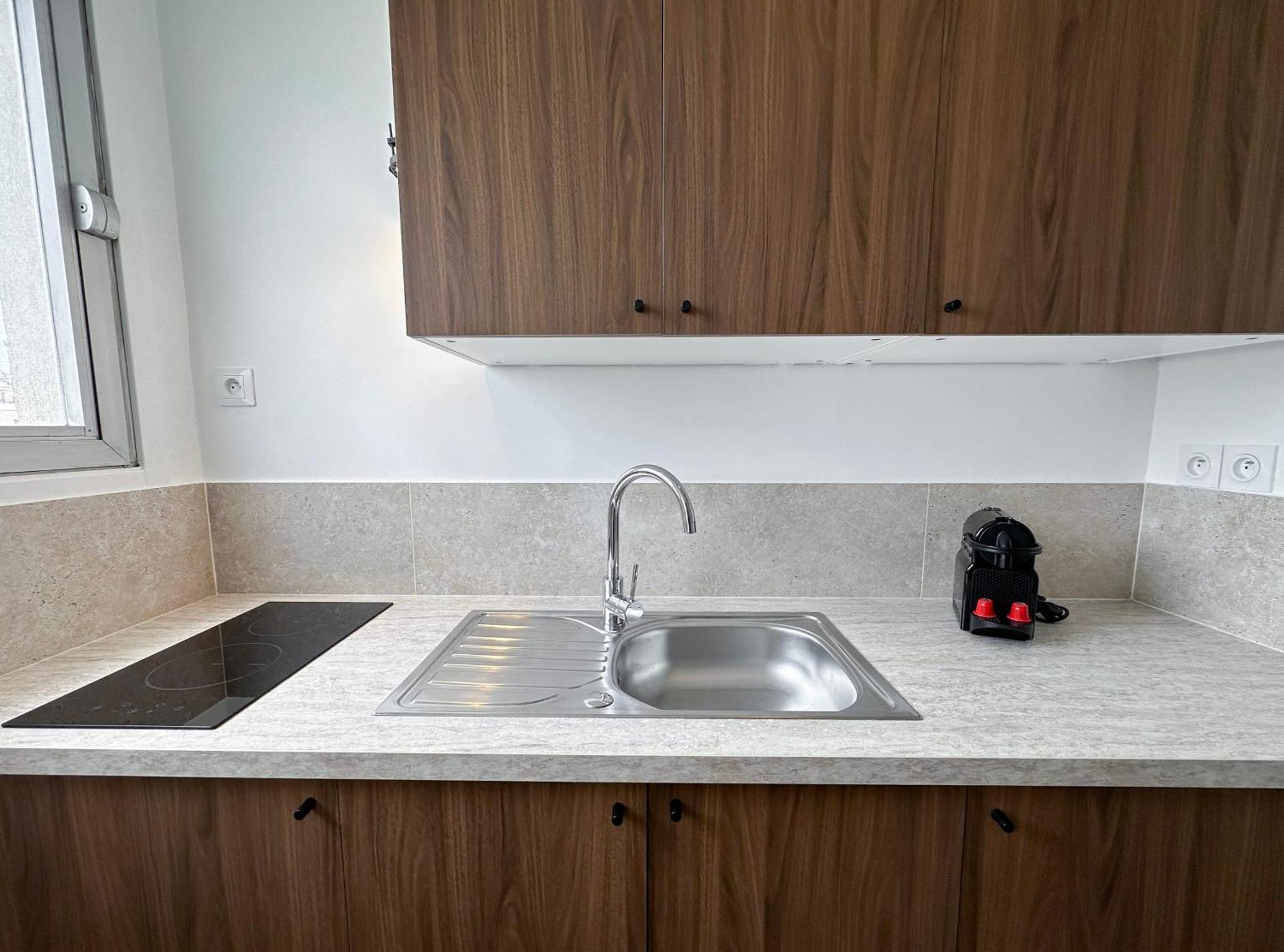 Brand-New Studio With Eiffel Tower View Paris Exterior foto