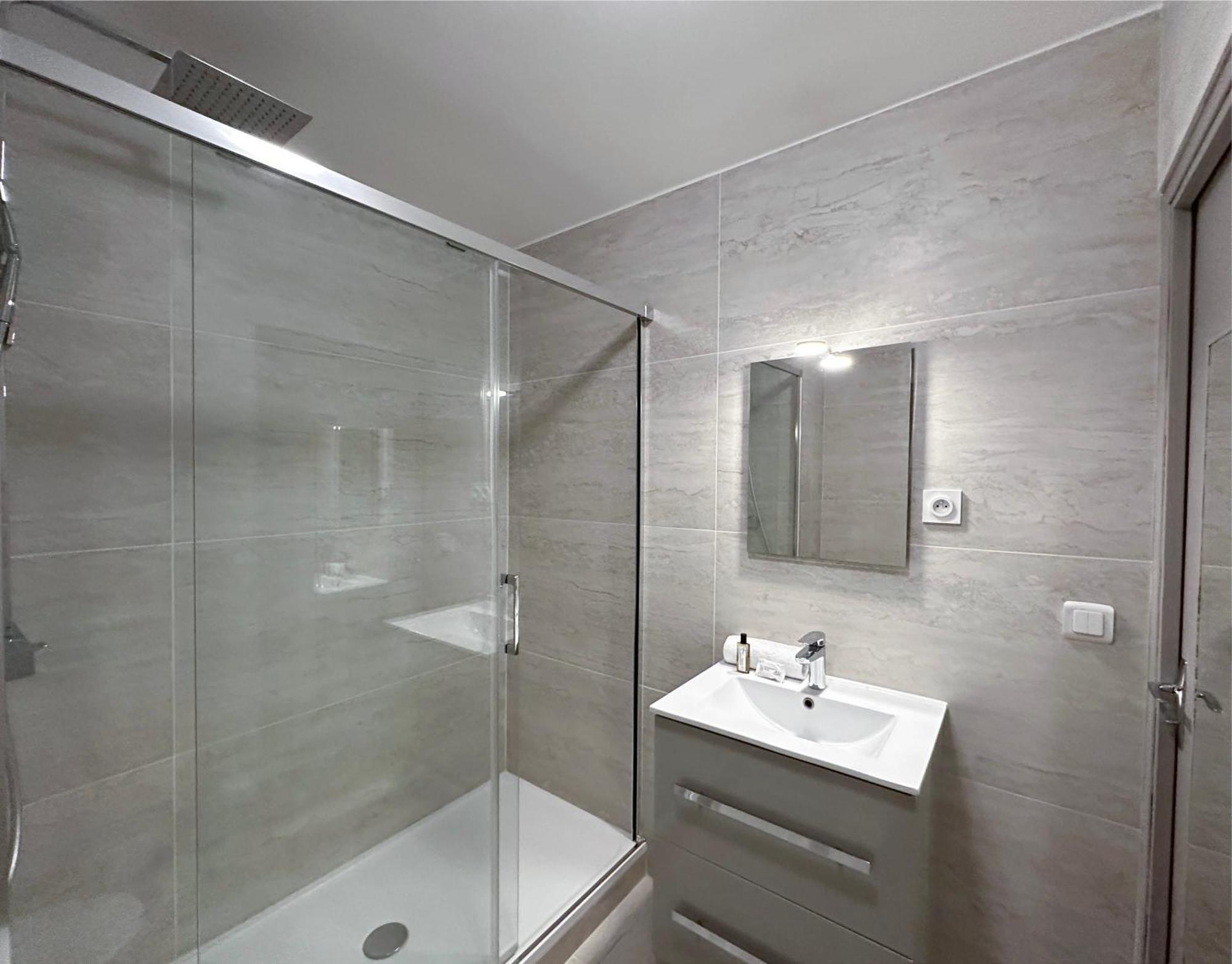 Brand-New Studio With Eiffel Tower View Paris Exterior foto