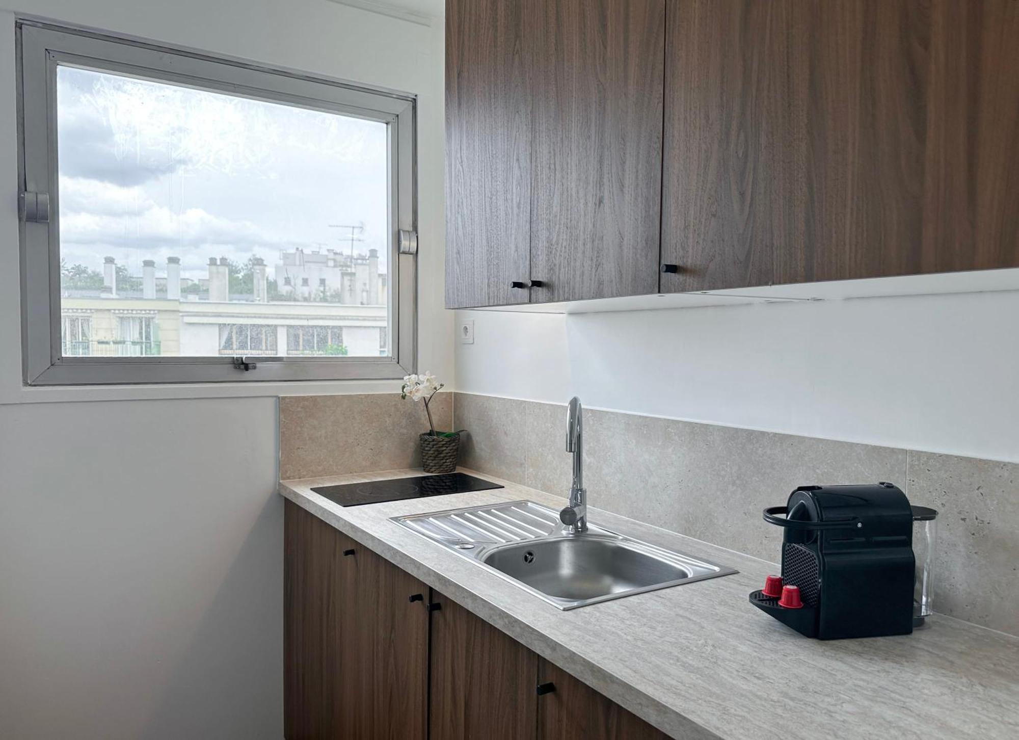 Brand-New Studio With Eiffel Tower View Paris Exterior foto